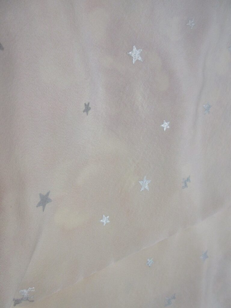 裏地までプラチナ箔の柄